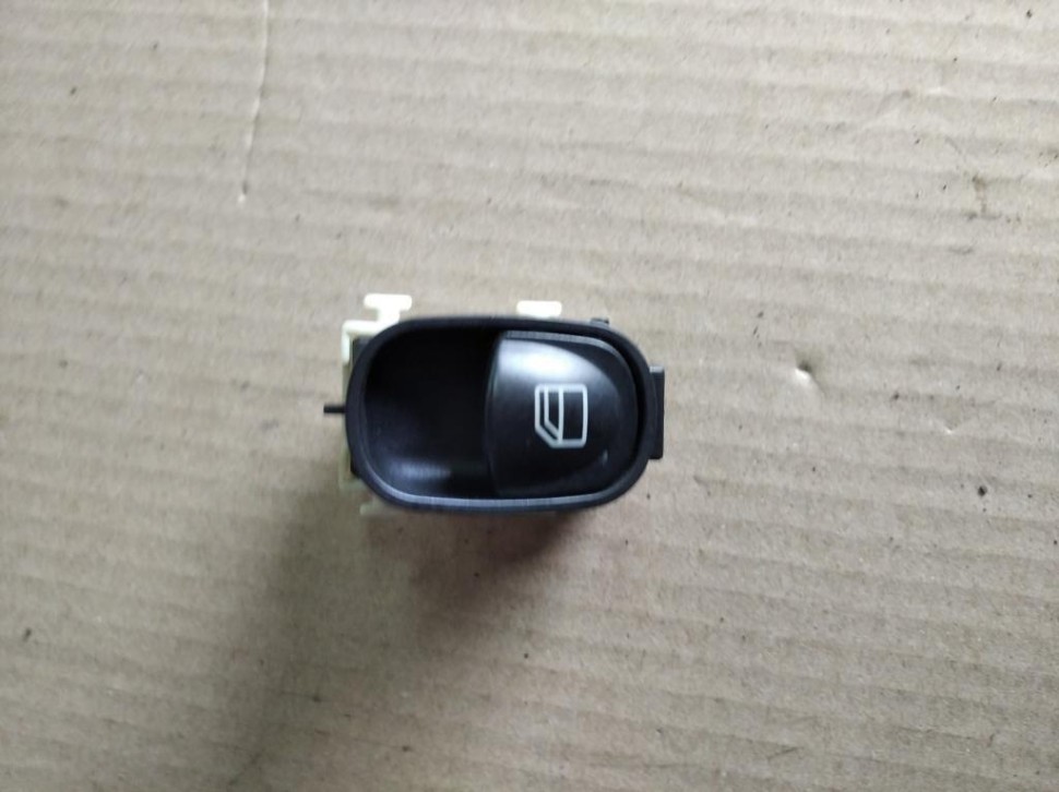 Кнопка стеклоподъемников MERCEDES-BENZ C-класс W203/S203/CL203 (2000 - 2004) фото 1 — Разборка Мерседес