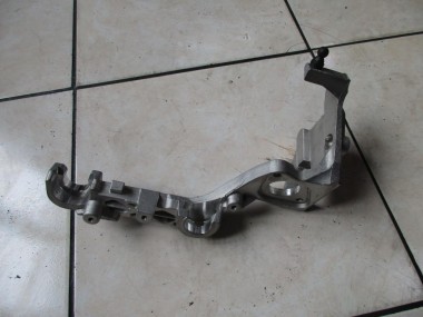 Кронштейн корпуса воздушного фильтра MERCEDES-BENZ GLC-класс X253 (2015 - 2019) — Разборка Мерседес