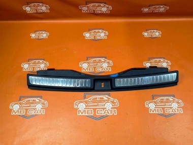 Накладка замка багажника MERCEDES-BENZ GL-класс X166 (2012 - 2016) — Разборка Мерседес