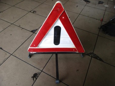 Знак аварийной остановки MERCEDES-BENZ W124 W124/S124/C124/A124 (1984 - 1993) — Разборка Мерседес