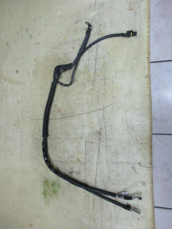 Провод генератора MERCEDES-BENZ M-класс W166 (2011 - 2015) фото 1 — Разборка Мерседес