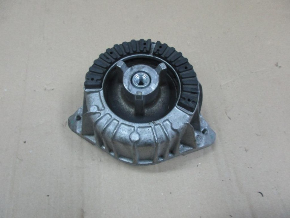 Опора двигателя MERCEDES-BENZ E-класс W212/S212/C207/A207 (2009 - 2013) фото 1 — Разборка Мерседес