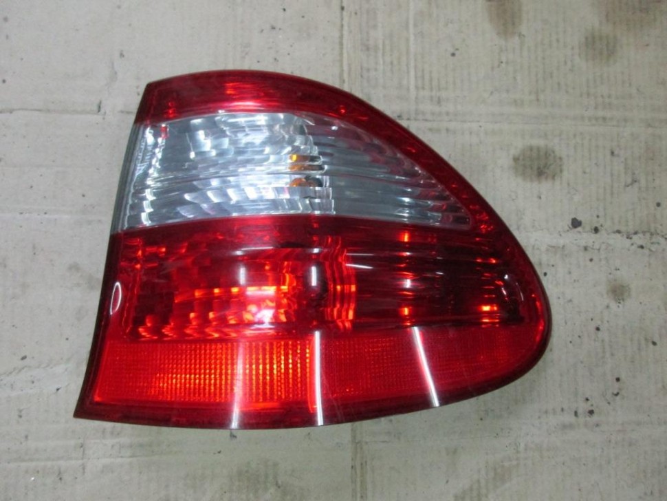 Фонарь задний правый MERCEDES-BENZ E-класс W211/S211 (2002 - 2006) фото 1 &mdash; Разборка Мерседес
