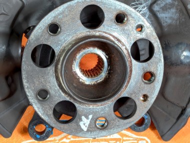 Кулак поворотный передний правый MERCEDES-BENZ A-класс W168 рестайлинг (2001 - 2004) &mdash; Разборка Мерседес