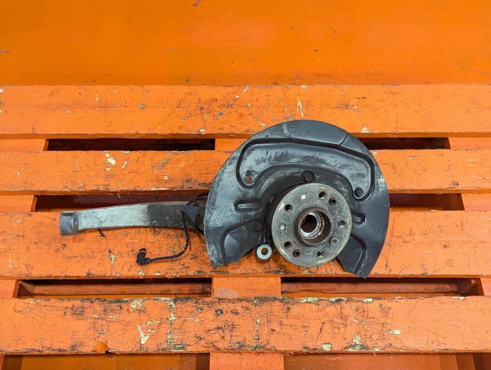 Кулак поворотный передний правый MERCEDES-BENZ M-класс AMG W164 рестайлинг (2008 - 2011) фото 1 — Разборка Мерседес