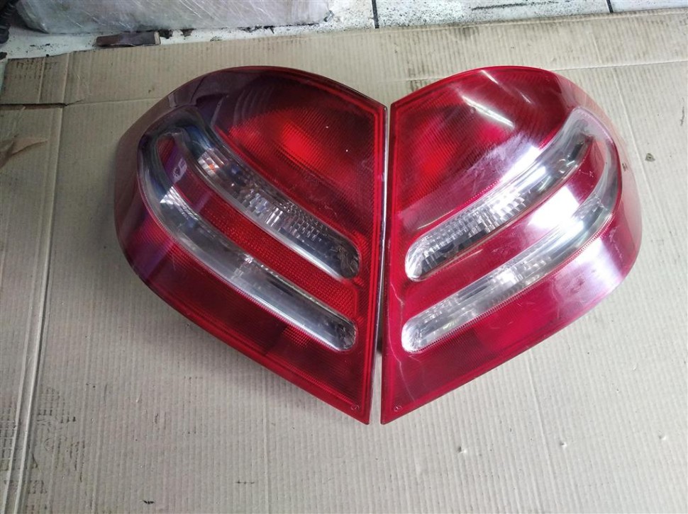 Фонарь задний правый MERCEDES-BENZ C-класс W203/S203/CL203 (2000 - 2004) фото 1 — Разборка Мерседес