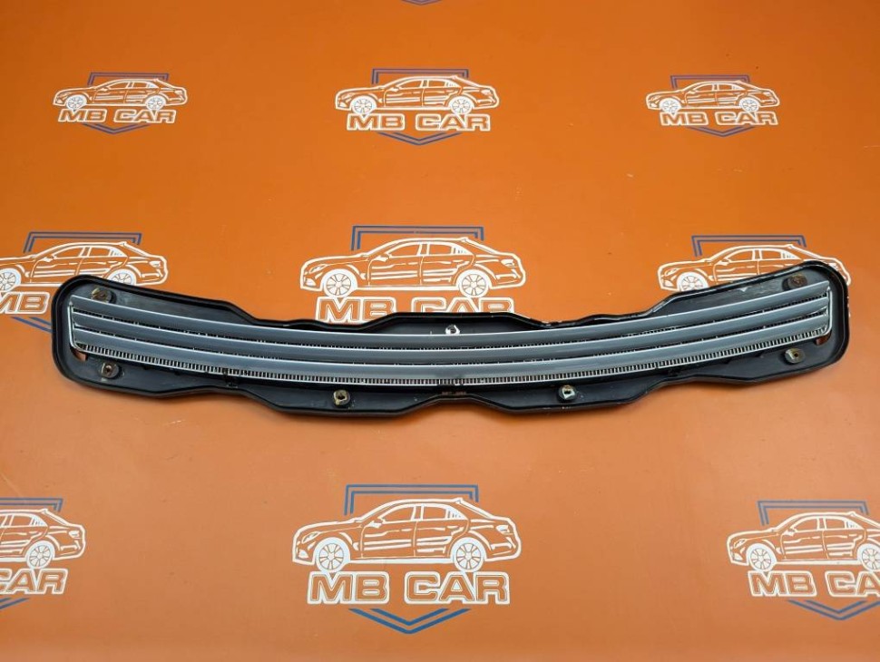 Решетка капота MERCEDES-BENZ E-класс W210/S210 (1995 - 1999) фото 1 — Разборка Мерседес