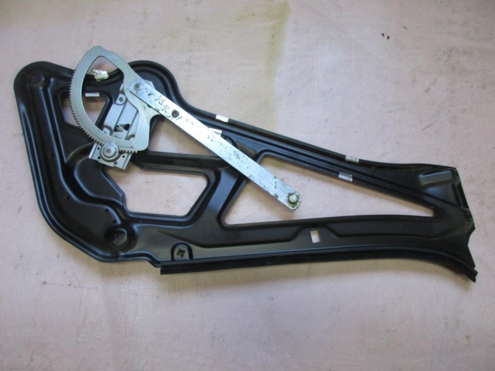 Стеклоподъемник передний правый MERCEDES-BENZ Sprinter W901-905 (1995 - 2006) фото 1 — Разборка Мерседес