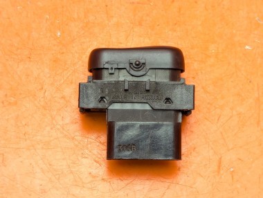 Кнопка обогрева сидений MERCEDES-BENZ M-класс W163 рестайлинг (2001 - 2005) &mdash; Разборка Мерседес