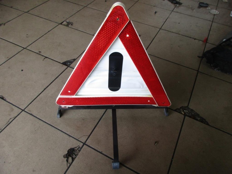 Знак аварийной остановки MERCEDES-BENZ W124 W124/S124/C124/A124 (1984 - 1993) фото 1 — Разборка Мерседес