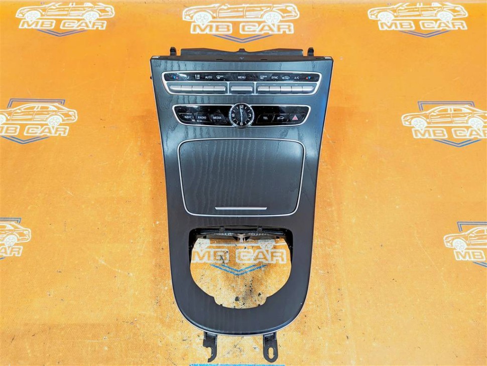 Накладка консоли (борода) MERCEDES-BENZ E-класс W213/S213/C238/A238 (2016 - 2021) фото 1 — Разборка Мерседес