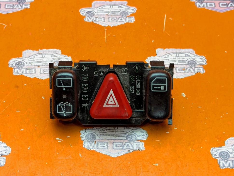 Кнопка аварийной сигнализации MERCEDES-BENZ E-класс W210/S210 рестайлинг (1999 - 2003) фото 1 — Разборка Мерседес