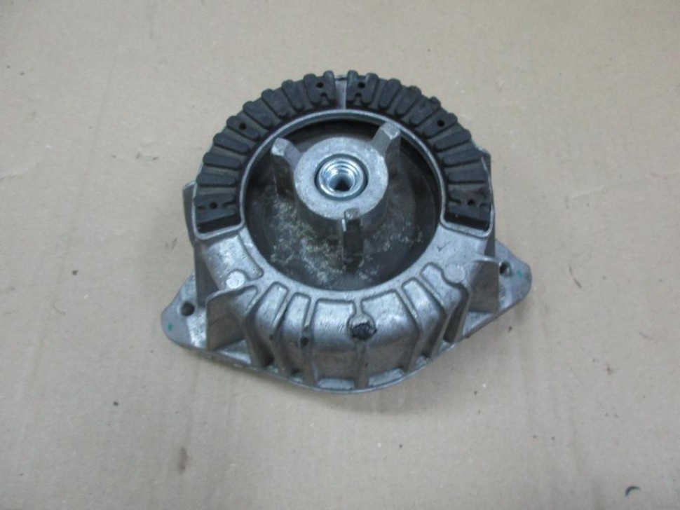 Опора двигателя MERCEDES-BENZ E-класс W212/S212/C207/A207 (2009 - 2013) фото 1 — Разборка Мерседес