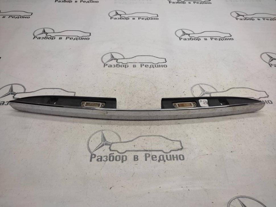 Накладка крышки багажника MERCEDES-BENZ M-класс W164 (2005 - 2008) фото 1 — Разборка Мерседес