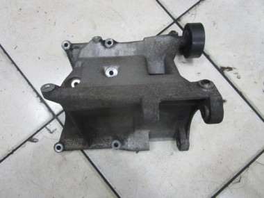 Кронштейн турбокомпрессора MERCEDES-BENZ CLK-класс C208/W208 (1997 - 2000) — Разборка Мерседес