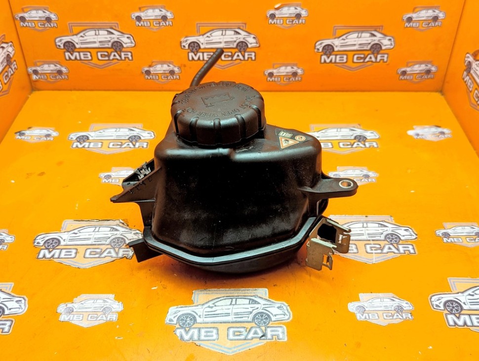 Бачок расширительный MERCEDES-BENZ C-класс W205/S205/C205/A205 (2014 - 2018) фото 1 &mdash; Разборка Мерседес