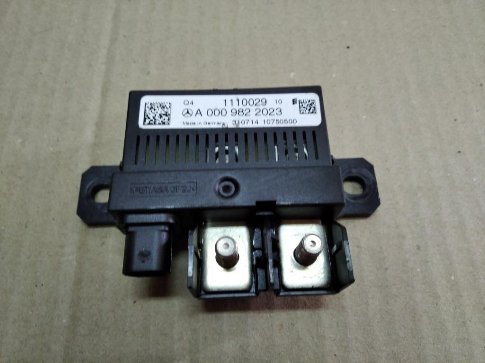 Реле зарядки аккумулятора MERCEDES-BENZ E-класс W212/S212/C207/A207 рестайлинг (2013 - 2016) фото 1 — Разборка Мерседес