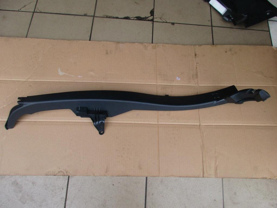 Накладка MERCEDES-BENZ C-класс W205/S205/C205/A205 (2014 - 2018) фото 1 — Разборка Мерседес