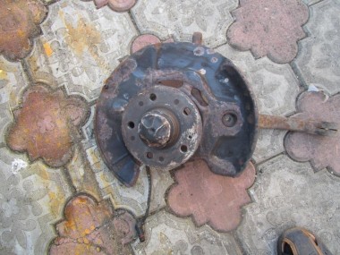 Кулак поворотный передний правый MERCEDES-BENZ S-класс W140 (1991 - 1998) — Разборка Мерседес