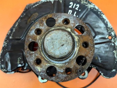 Кулак поворотный передний левый MERCEDES-BENZ E-класс W212/S212/C207/A207 (2009 - 2013) — Разборка Мерседес