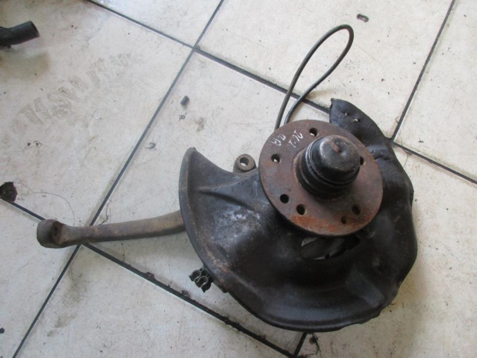 Кулак поворотный передний правый MERCEDES-BENZ C-класс W202/S202 (1993 - 1997) фото 1 — Разборка Мерседес