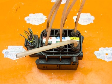 Блок клапанов пневмоподвески MERCEDES-BENZ S-класс W221 рестайлинг (2009 - 2013) &mdash; Разборка Мерседес