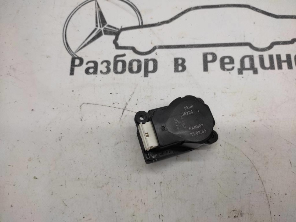 Сервоприводы печки MERCEDES-BENZ S-класс W220 (1998 - 2005) фото 1 — Разборка Мерседес