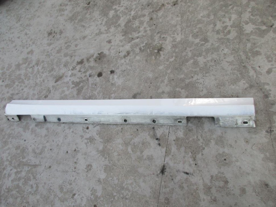 Порог пластиковый правый MERCEDES-BENZ C-класс W204/S204/С204 рестайлинг (2011 - 2015) фото 1 — Разборка Мерседес