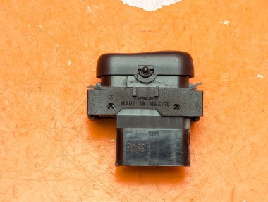 Кнопка обогрева сидений MERCEDES-BENZ M-класс W163 рестайлинг (2001 - 2005) &mdash; Разборка Мерседес