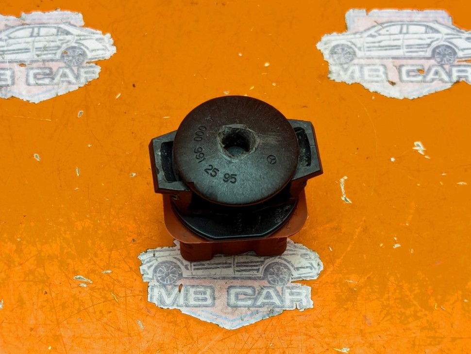 Опора радиатора MERCEDES-BENZ C-класс W204/S204 (2006 - 2011) фото 1 — Разборка Мерседес