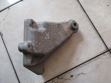 Лапа правая MERCEDES-BENZ E-класс W212/S212/C207/A207 (2009 - 2013) — Разборка Мерседес