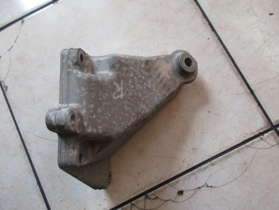 Лапа правая MERCEDES-BENZ E-класс W212/S212/C207/A207 (2009 - 2013) фото 1 — Разборка Мерседес