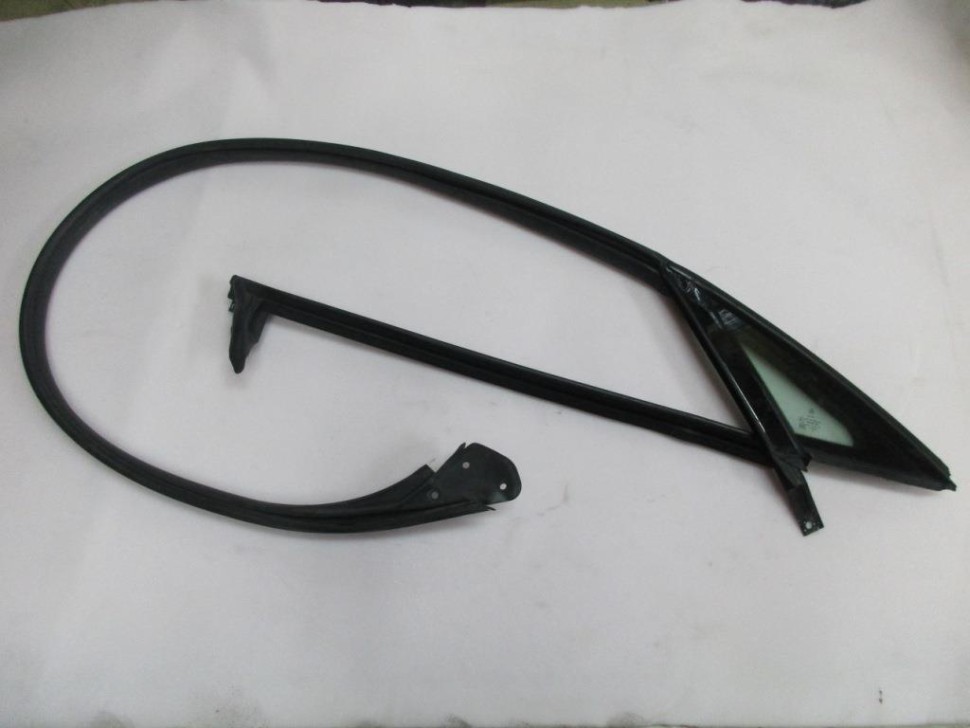 Уплотнитель стекла двери MERCEDES-BENZ E-класс W212/S212/C207/A207 рестайлинг (2013 - 2016) фото 1 — Разборка Мерседес