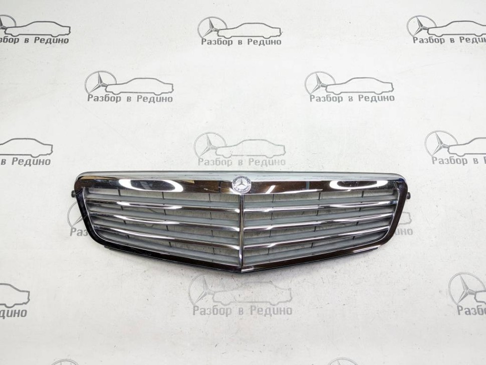 Решетка радиатора MERCEDES-BENZ C-класс W204/S204/С204 рестайлинг (2011 - 2015) фото 1 — Разборка Мерседес