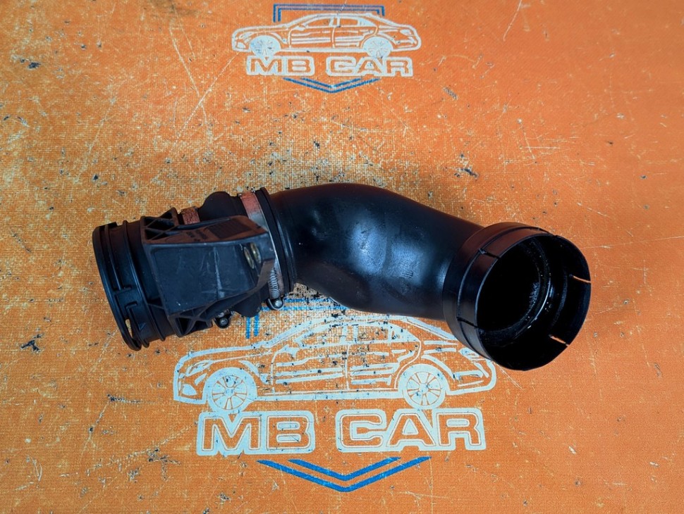 Патрубок интеркулера MERCEDES-BENZ C-класс W203/S203/CL203 (2000 - 2004) фото 1 &mdash; Разборка Мерседес