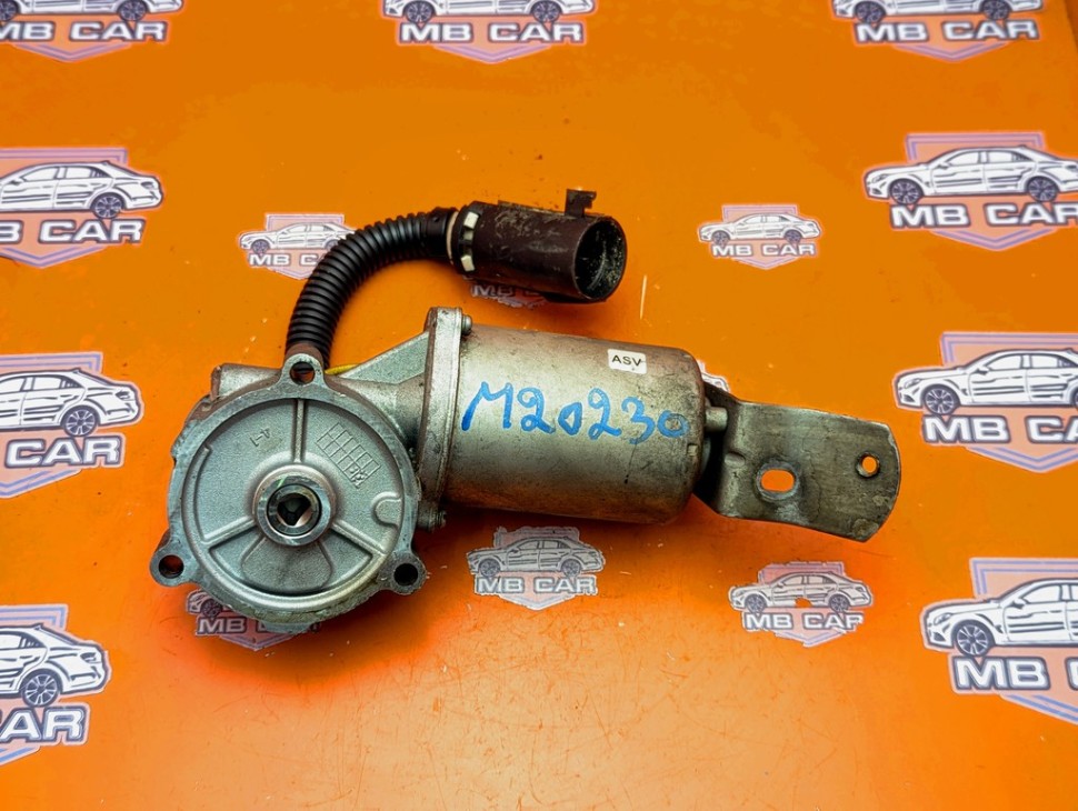 Моторчик раздаточной коробки MERCEDES-BENZ M-класс W163 (1997 - 2001) фото 1 — Разборка Мерседес
