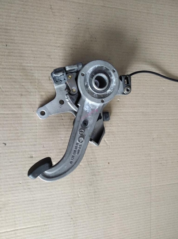 Педаль ручника MERCEDES-BENZ E-класс W210/S210 (1995 - 1999) фото 1 — Разборка Мерседес