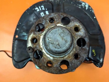 Кулак поворотный передний правый MERCEDES-BENZ E-класс W212/S212/C207/A207 (2009 - 2013) — Разборка Мерседес