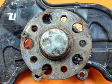 Кулак поворотный передний левый MERCEDES-BENZ E-класс W212/S212/C207/A207 рестайлинг (2013 - 2016) — Разборка Мерседес