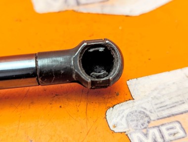 Амортизатор капота MERCEDES-BENZ M-класс W163 (1997 - 2001) &mdash; Разборка Мерседес