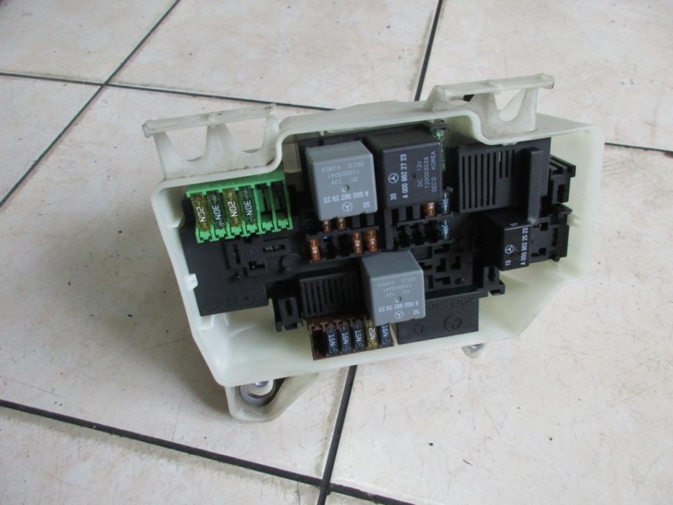 Блок предохранителей MERCEDES-BENZ C-класс W205/S205/C205/A205 (2014 - 2018) фото 1 — Разборка Мерседес