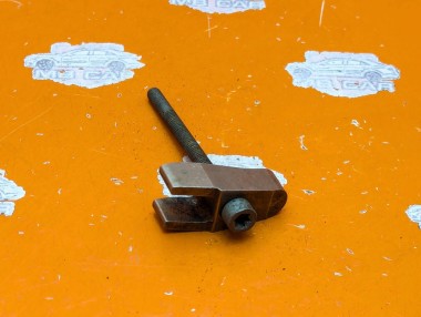 Кронштейн крепления форсунок MERCEDES-BENZ Sprinter W901-905 (1995 - 2006) &mdash; Разборка Мерседес