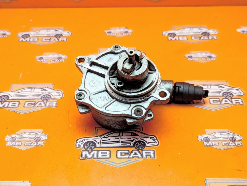 Насос вакуумный MERCEDES-BENZ Sprinter W901-905 (1995 - 2006) фото 1 &mdash; Разборка Мерседес