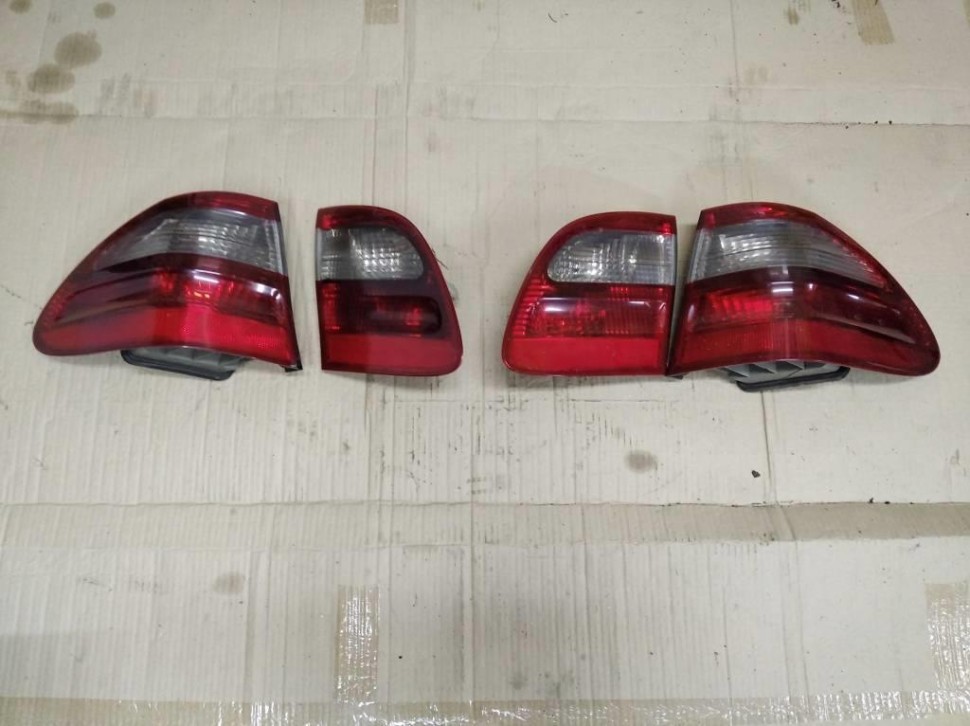 Фонарь задний правый MERCEDES-BENZ E-класс W211/S211 (2002 - 2006) фото 1 — Разборка Мерседес
