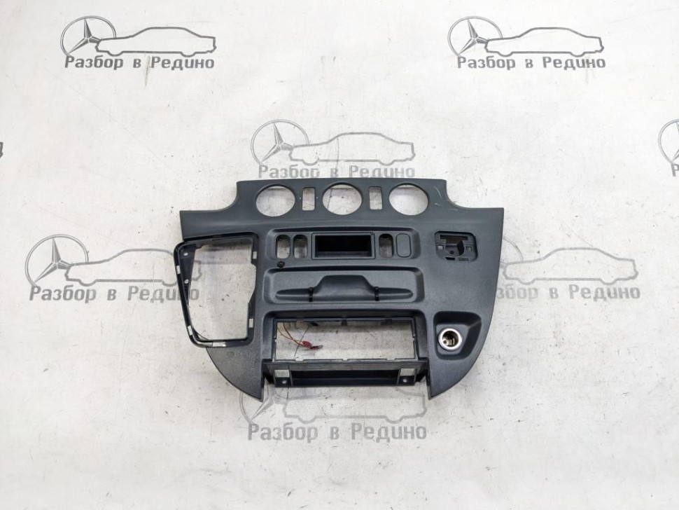 Накладка торпеды MERCEDES-BENZ Sprinter W901-905 (1995 - 2006) фото 1 — Разборка Мерседес