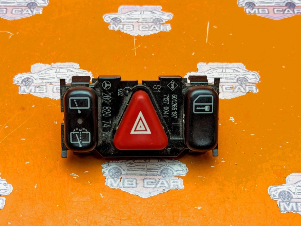 Кнопка аварийной сигнализации MERCEDES-BENZ C-класс W202/S202 (1993 - 1997) фото 1 — Разборка Мерседес
