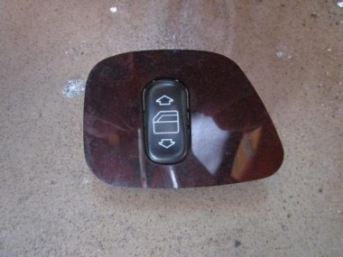 Кнопка стеклоподъемников MERCEDES-BENZ E-класс W210/S210 (1995 - 1999) — Разборка Мерседес