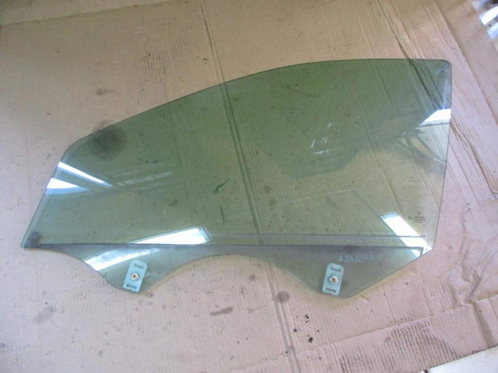 Стекло переднее левое MERCEDES-BENZ C-класс W203/S203/CL203 (2000 - 2004) фото 1 — Разборка Мерседес