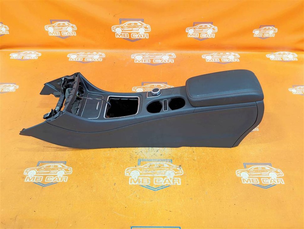 Подлокотник MERCEDES-BENZ GLA-класс X156 рестайлинг (2017 - 2020) фото 1 — Разборка Мерседес