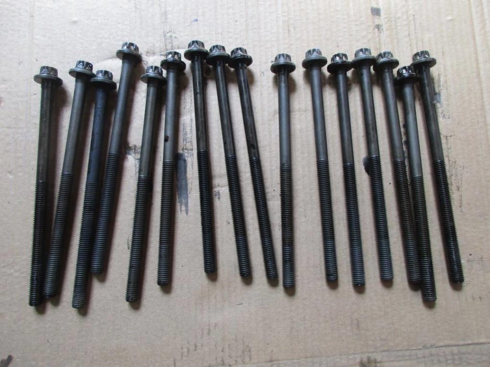 Болт ГБЦ MERCEDES-BENZ M-класс W164 (2005 - 2008) фото 1 — Разборка Мерседес